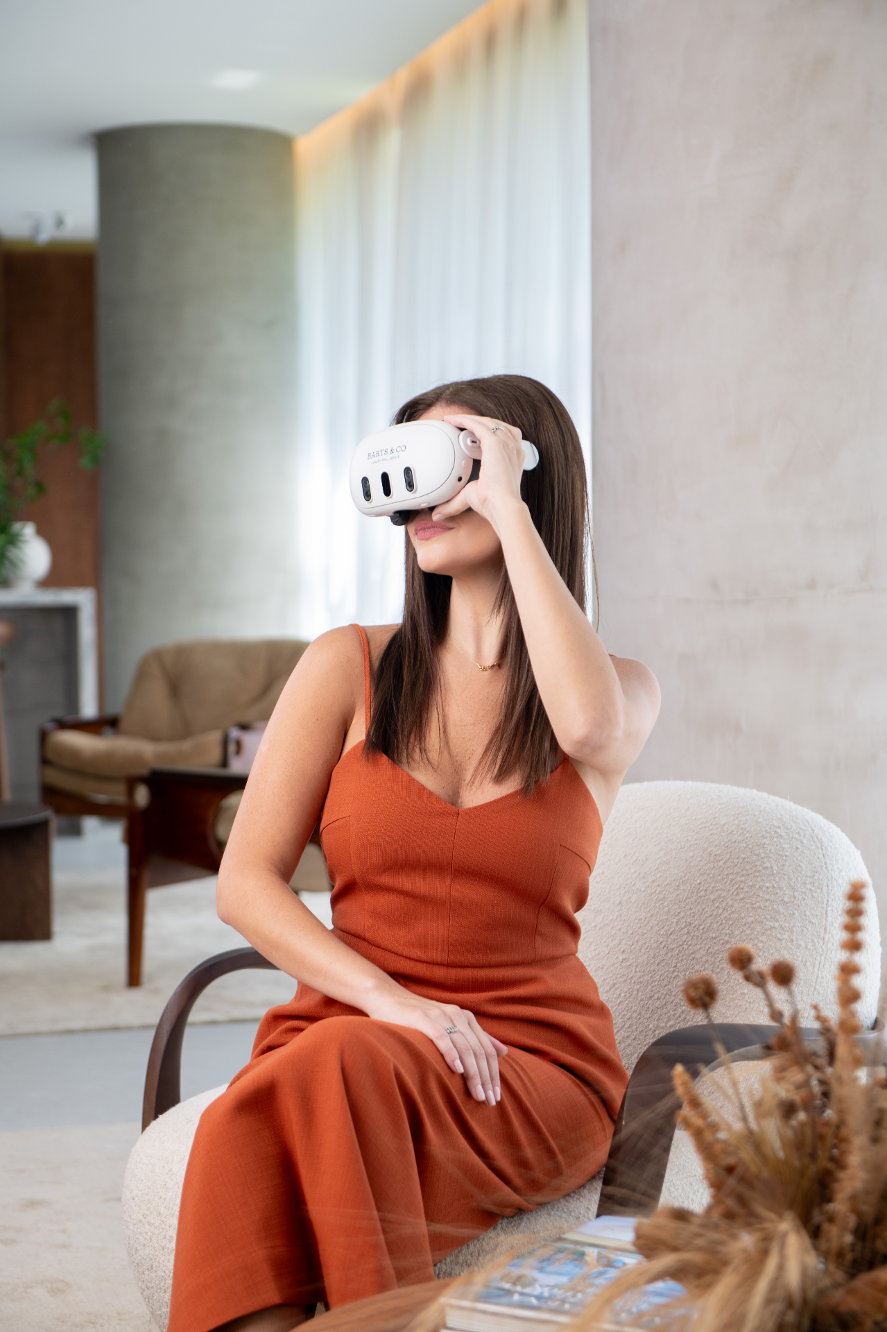 Cliente explorando empreendimento em realidade virtual